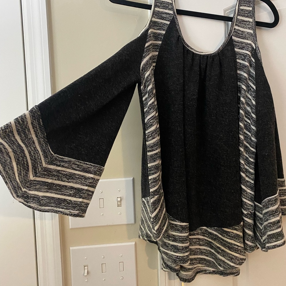 JODIFL Off-the-Shoulder Black and Gray Sweater